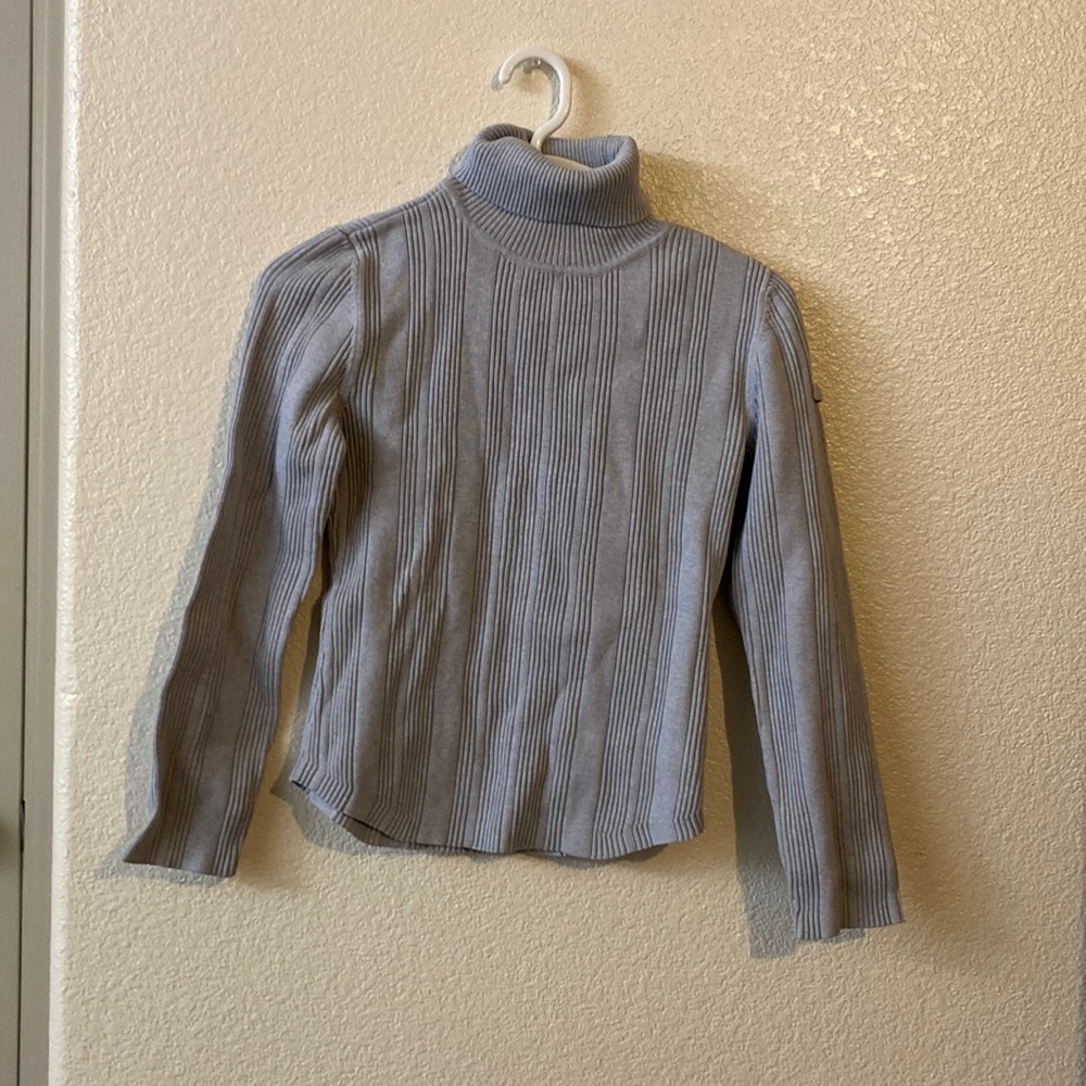 I am selling this Tommy Turtle neck size medium